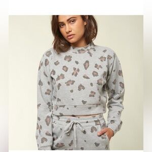 O'Neill leopard / army camo Minecraft style print Sweater Heather gray Brown